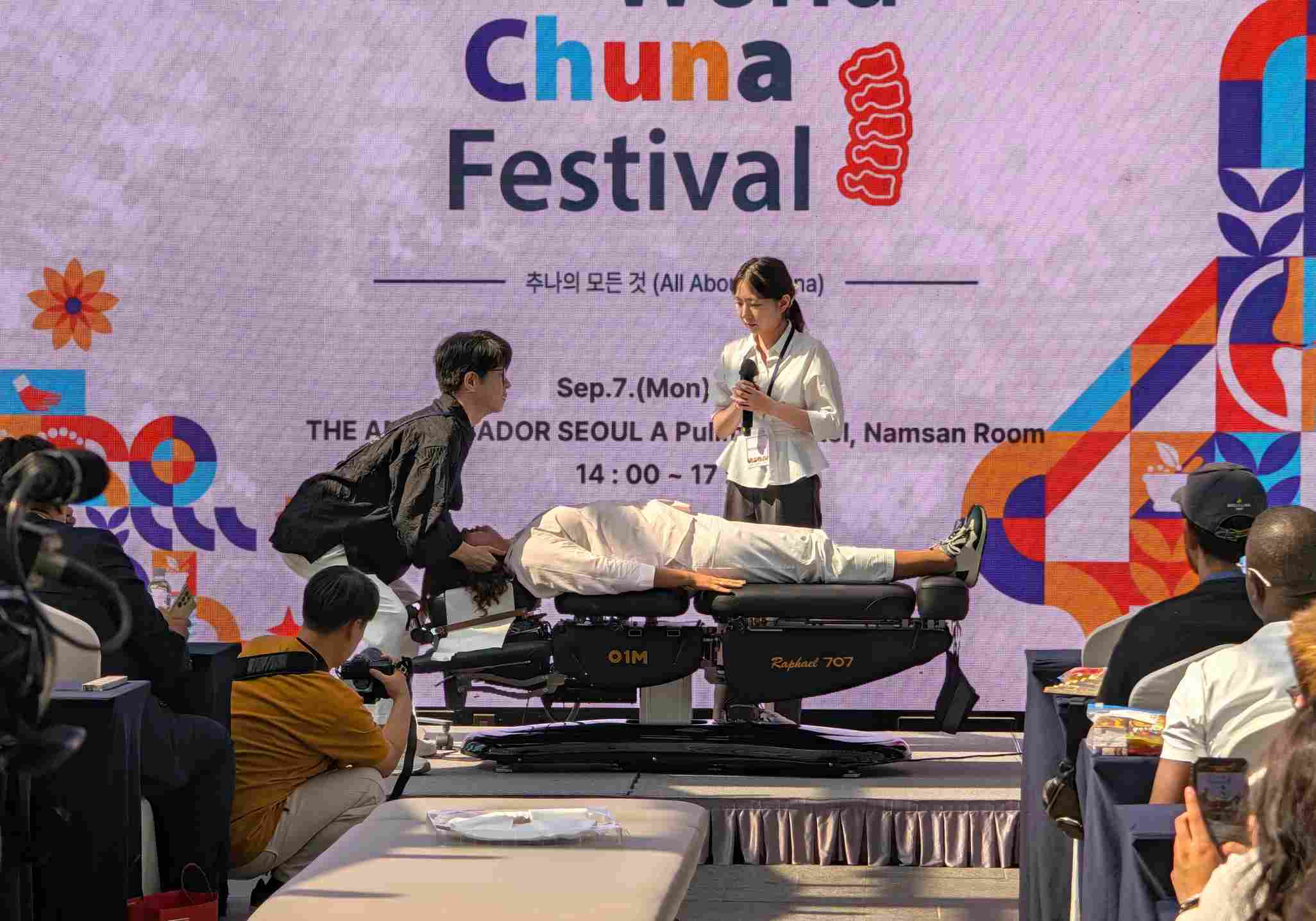 Демонстрация чуна-терапии на World Chuna Festival в Сеуле